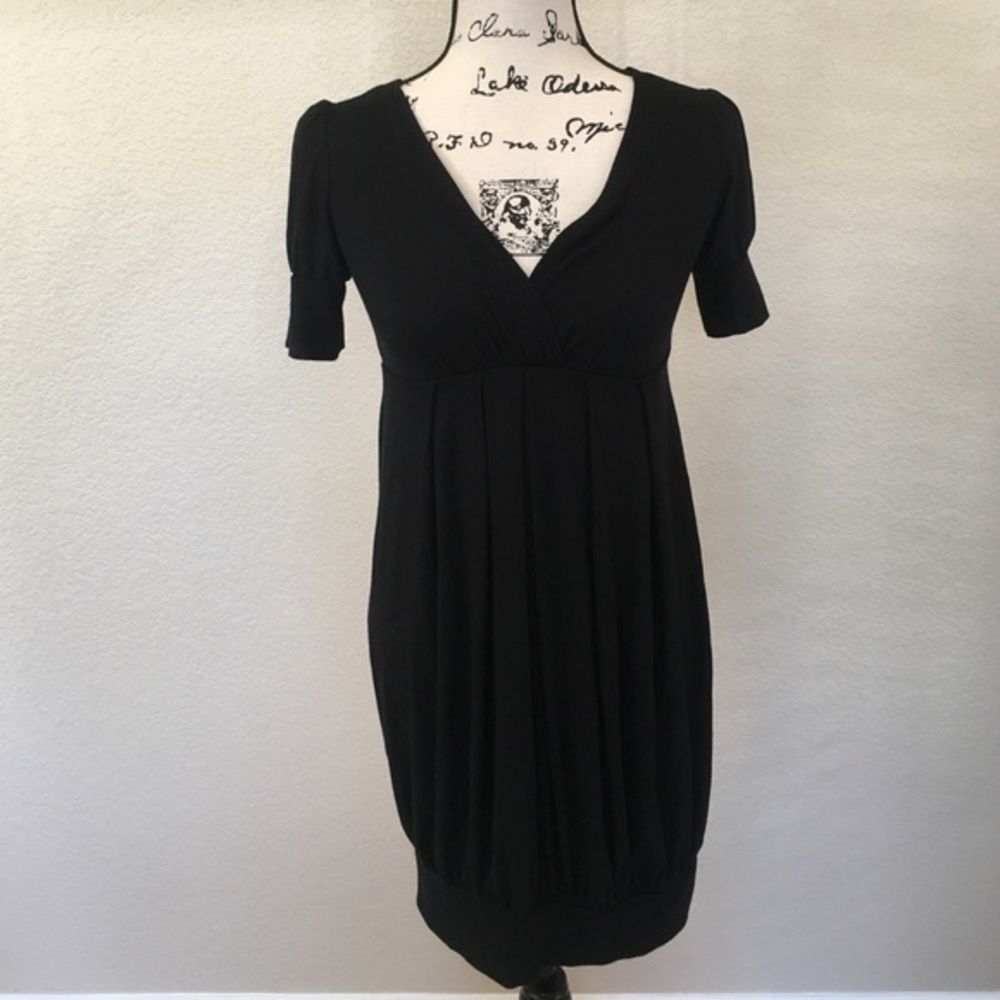 Banded at the bottom black short sleeve dress